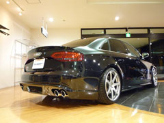 アウディＳ４右背面